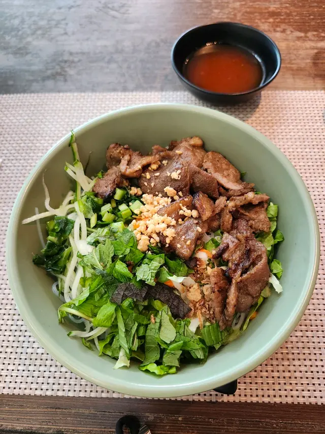 炭燒豬肉撈檬粉 $128