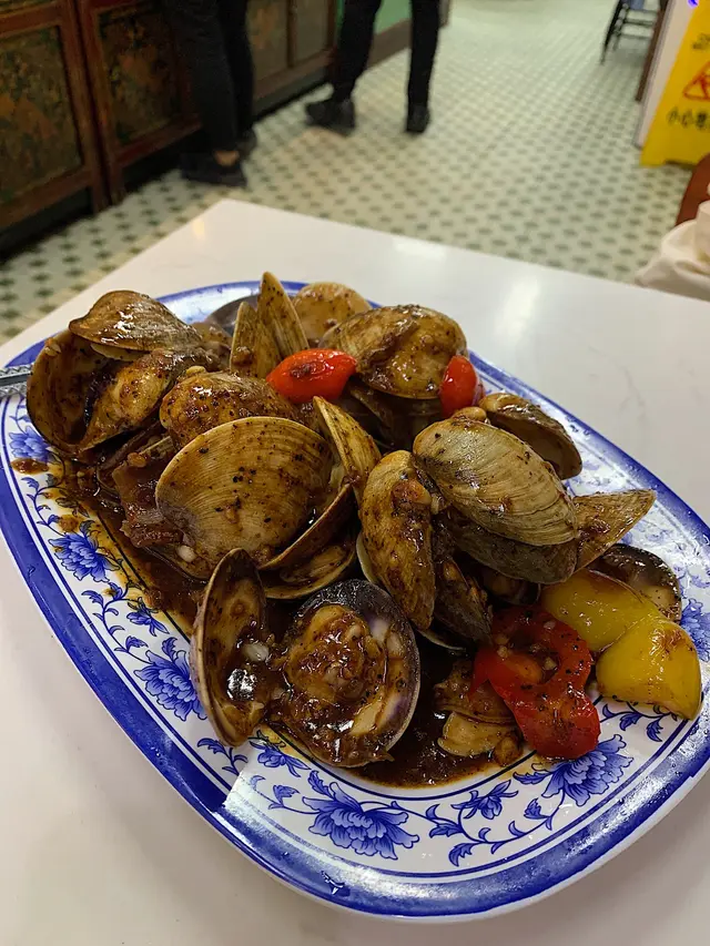 黑椒炒蜆配薄餅