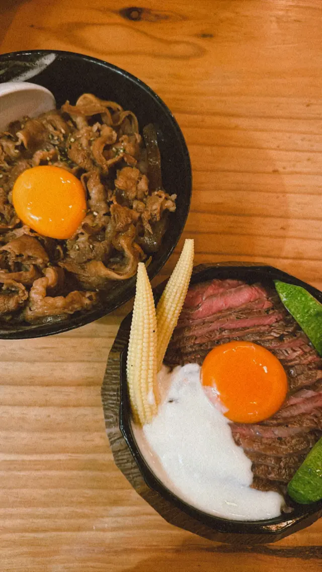 慢煮肉眼牛丼  (右)  |  壽喜燒牛丼  (左)