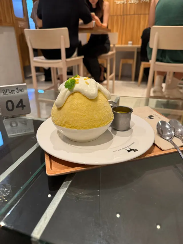 🍧芒果糯米飯沙冰口感棉密，中間仲有真糯米飯同芒果，完美還原成個芒果糯米飯。

🥭另外仲非常貼心配有額外嘅椰汁同埋芒果醬，可以自己調配適合嘅口味，又唔會過甜。

😍鐘意食芒果糯米飯嘅你一定要一試！