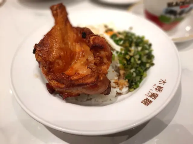 炸雞髀煎蛋飯配特製蔥油