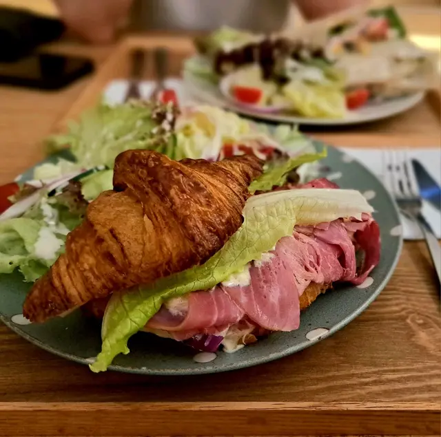 Corn Beef Tomato with Horseradish Sauce