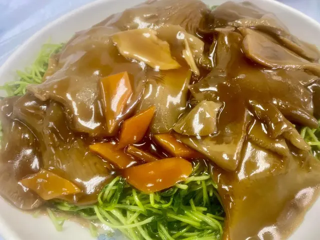 鮑魚菇扒豆苗