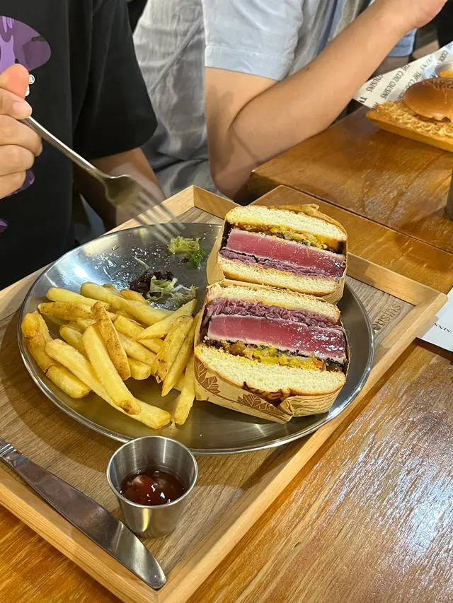 烤吞拿魚扒莎莎漢堡