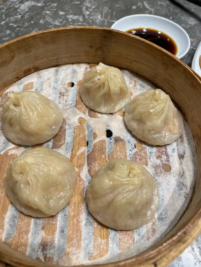 招牌鮮肉爆汁小籠包