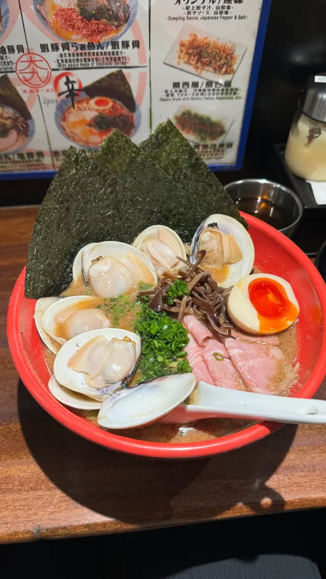 貝丸 (海鮮豚骨) / 特製鮮蛤海鮮豚骨拉麵 