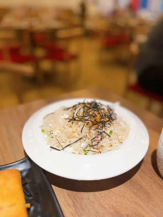 櫻花蝦紫菜瑤柱蛋白炒飯 