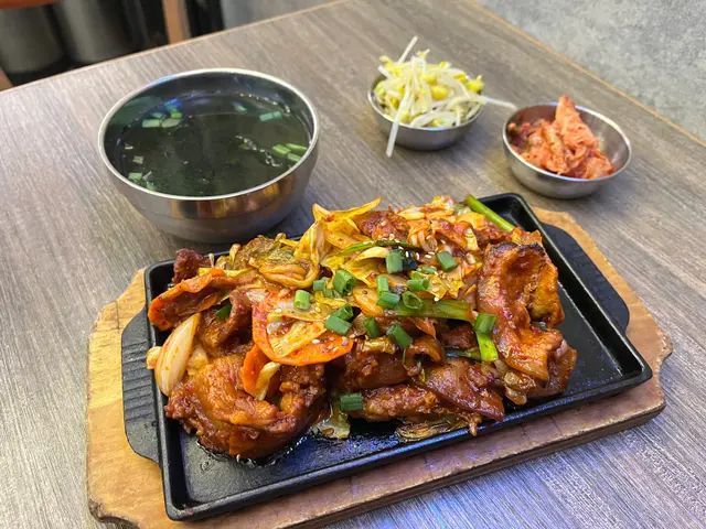 鐵板泡菜五花腩片 (送海帶清湯)