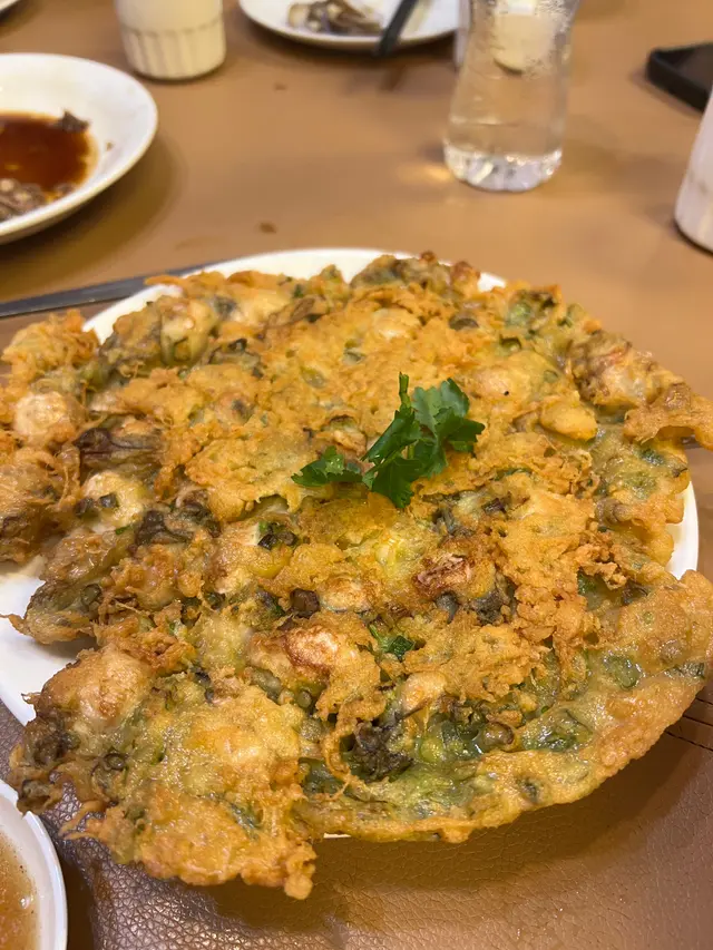有驚喜!蠔仔好大粒啖啖肉,蠔餅炸得夠脆,外脆內軟😽沾埋醋汁食一流🥢