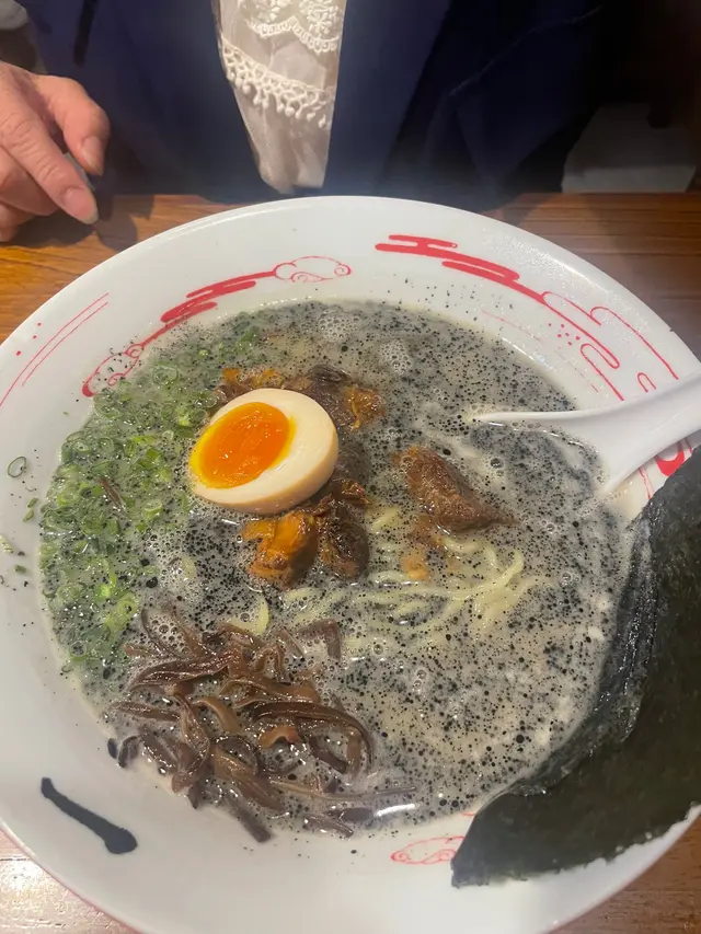 黑蒜拉麵