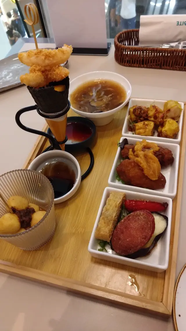 這份掃街拼盤帶給味蕾坐過山車的味覺體驗