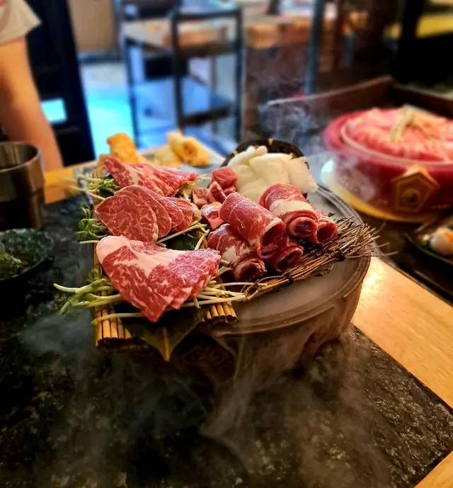 大滾友牛肉拼盤(細)
