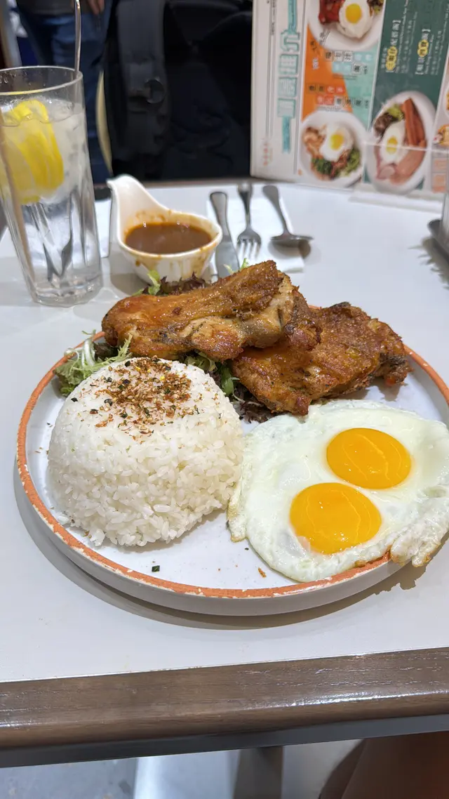 對住啲人黑口黑面真係食完都背脊骨落，所以1星。