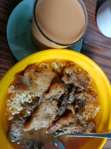 双扒面(出前一丁)+热奶茶