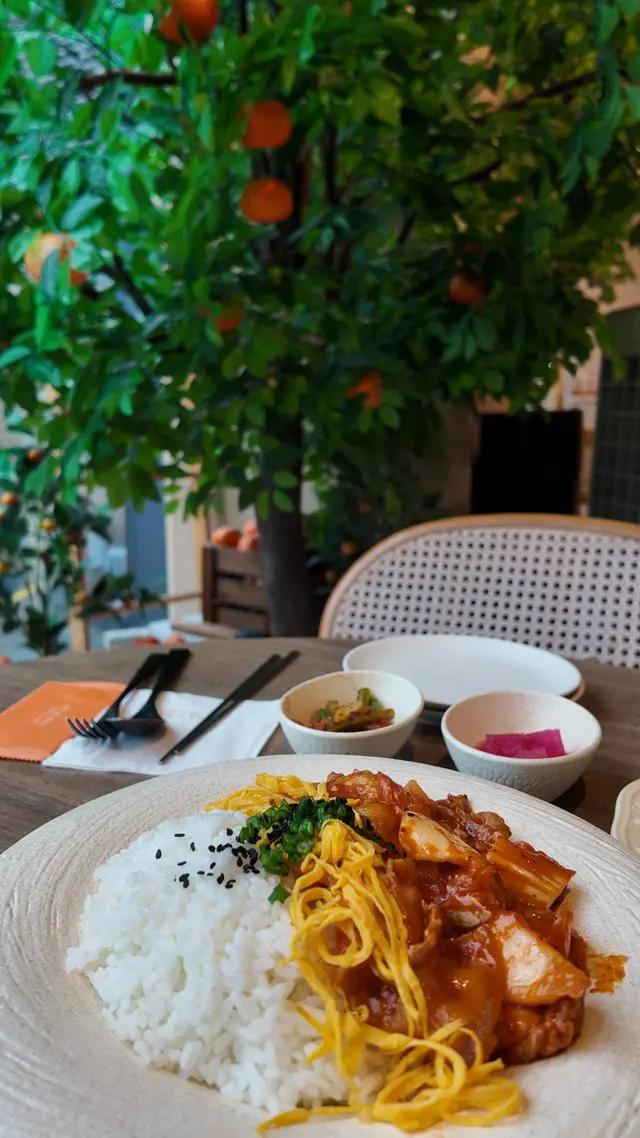 泡菜炒黑毛豬配飯