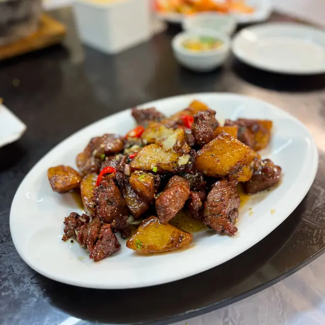 黑椒薯仔牛柳粒