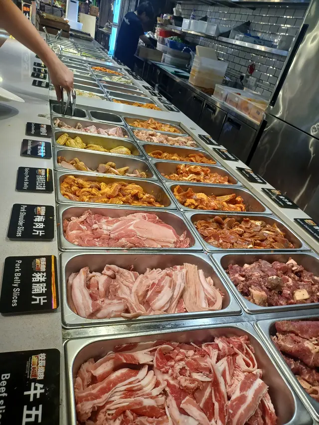 任取肉類:豬腩肉，雞朳，牛仔骨，雞腎，义燒、多春魚、秋刀魚、西冷牛排, 各款丸類