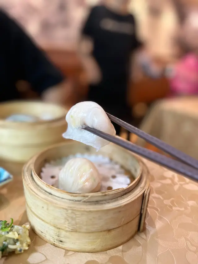 月半彎晶瑩鮮蝦餃