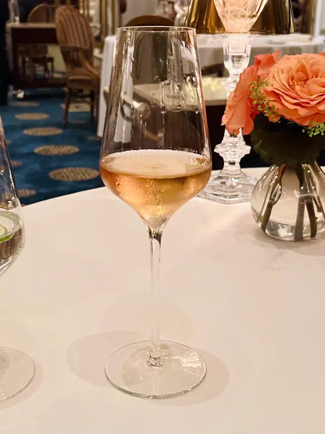 Amour de Deutz 的 Rosé 2013 (Effervescence in the Glass)