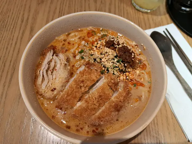 千層豬扒擔擔拉麵