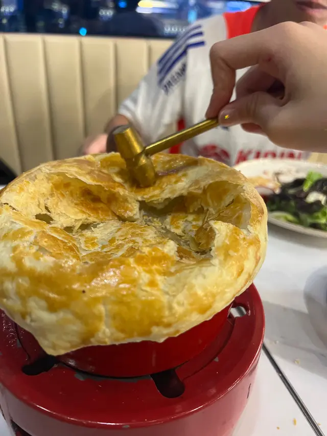 法式龍蝦汁燴海鮮（加酥皮）