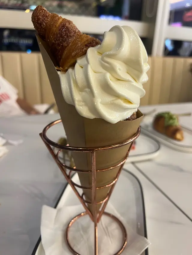 牛奶軟雪糕牛角包