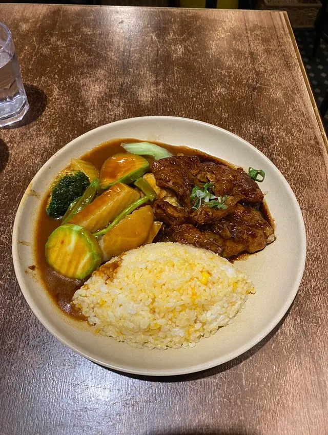 -7小時慢煮
- 不同野菜，翠玉瓜、西蘭花、西芹、薯仔🤌🏻好味又健康，￼唔鍾意食翠玉瓜嘅人都會擺入口甜甜的
-薯仔🥔真係好正🙌
-豬軟骨💯肉質超腍
-回頭之選
#香港美食 #FoodieLife #香港必食 #hkfoodie 