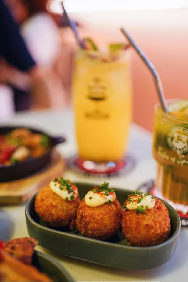 炸黑毛豬火腿球