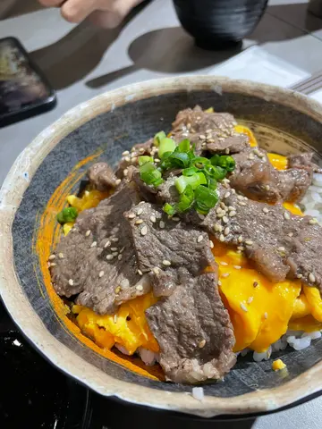 滑蛋牛板腱日本丼