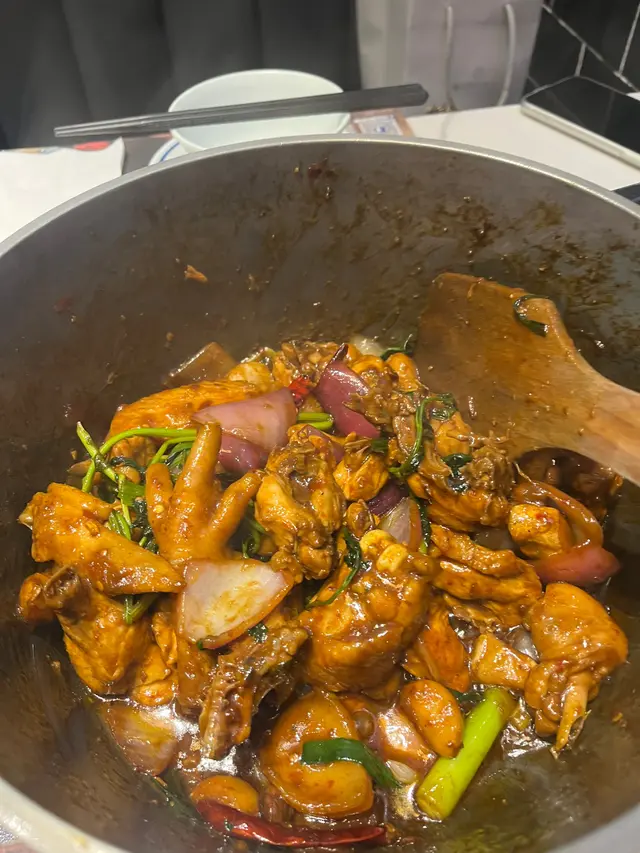 招牌雞煲（BB辣）- 半隻雞