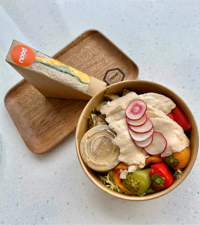 三色彩椒雞胸沙律、吞拿魚雞蛋沙律三文治