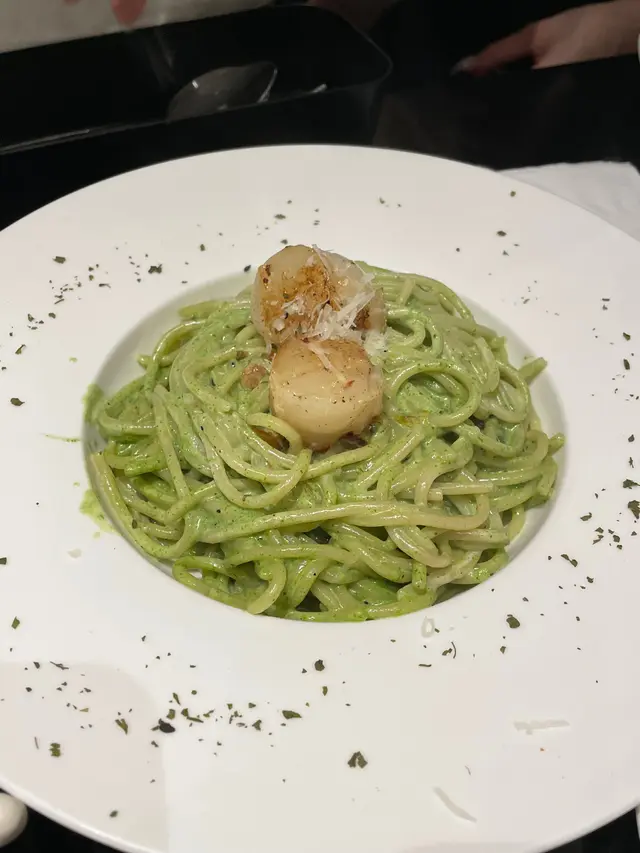 忌廉菠菜意大利粉配香煎帶子