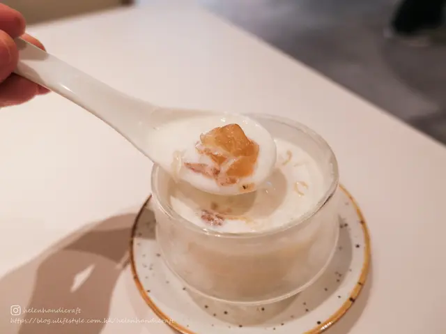 椰奶銀耳燉桃膠