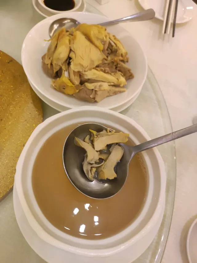 螺頭炖翅骨湯