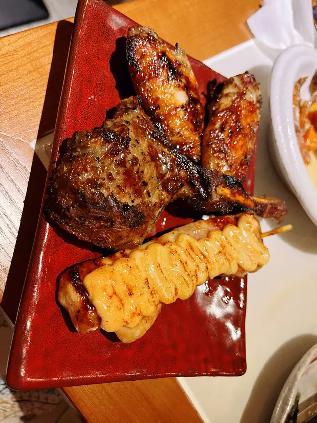 明太子雞腿肉($28)
秘制燒羊架 ($48)
蜜糖燒雞中翼(兩隻)($18)