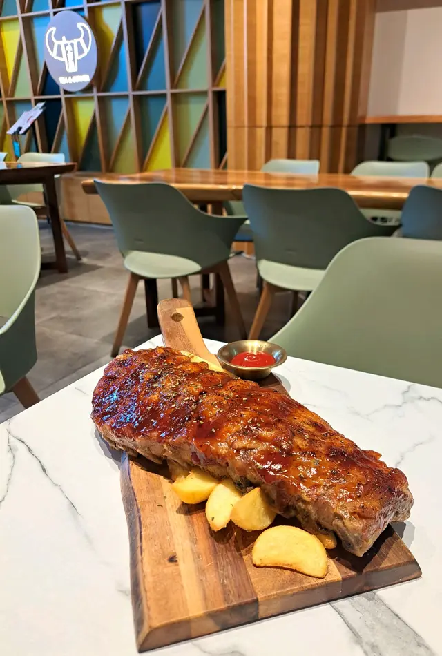 BBQ醬燒豬仔骨配炸薯角