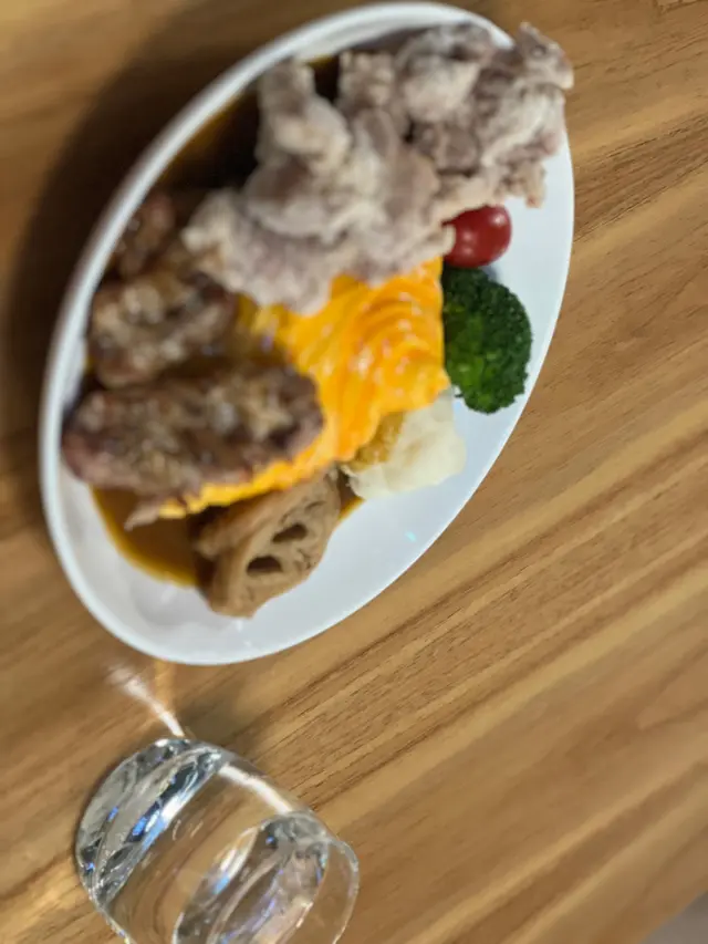 雞扒炸豬扒咖喱蛋包飯