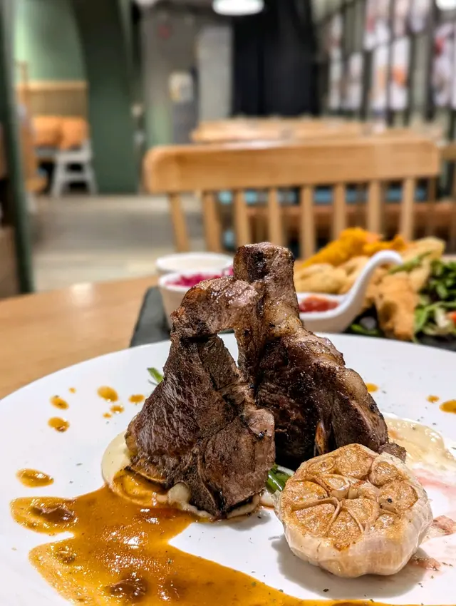 香烤澳洲T骨羊扒配紅酒燒汁