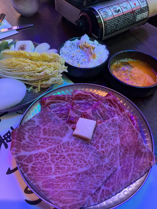 岩手縣和牛&頂級美國極黑牛頸脊壽喜燒