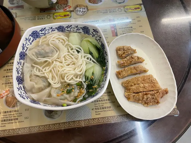 菜膽雲吞排骨麵