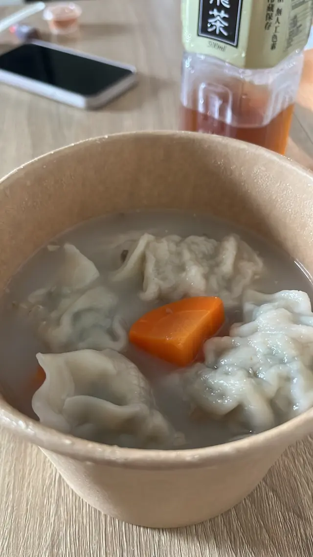 三色餃椰子豬骨湯