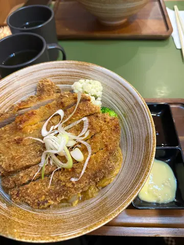 午餐A .  吉列厚切黑豚扒滑蛋丼