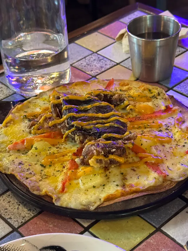 點解個個都叫軟殼蟹比薩架