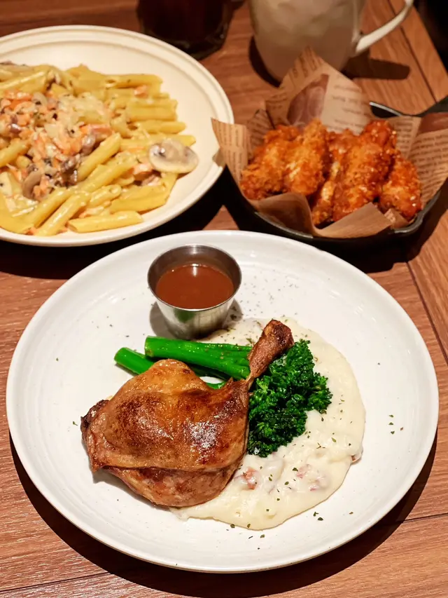 法式油封鴨腿伴牛油紅酒汁伴薯蓉烤澳洲西蘭花