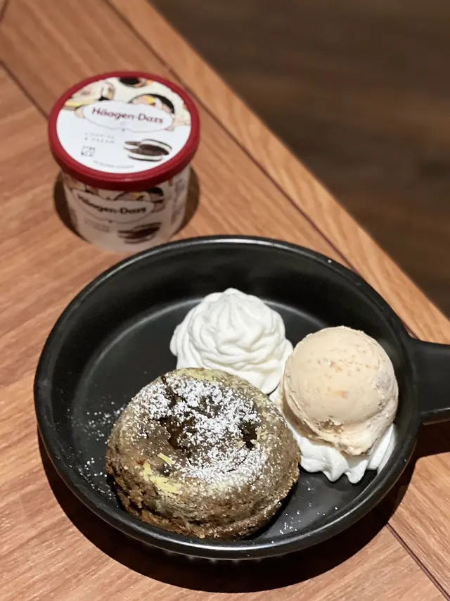 焙茶心太軟蛋糕配雪糕