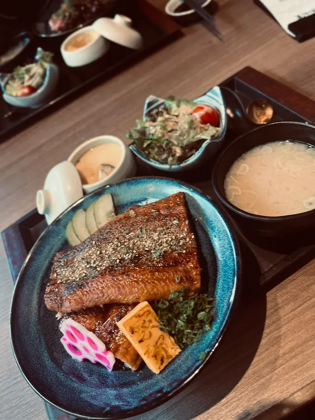 特盛山椒鰻魚丼