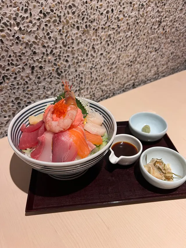 豪華海鮮丼