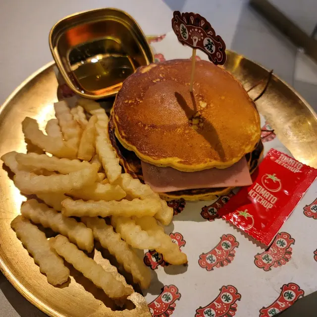 芝腿熱香餅配薯條