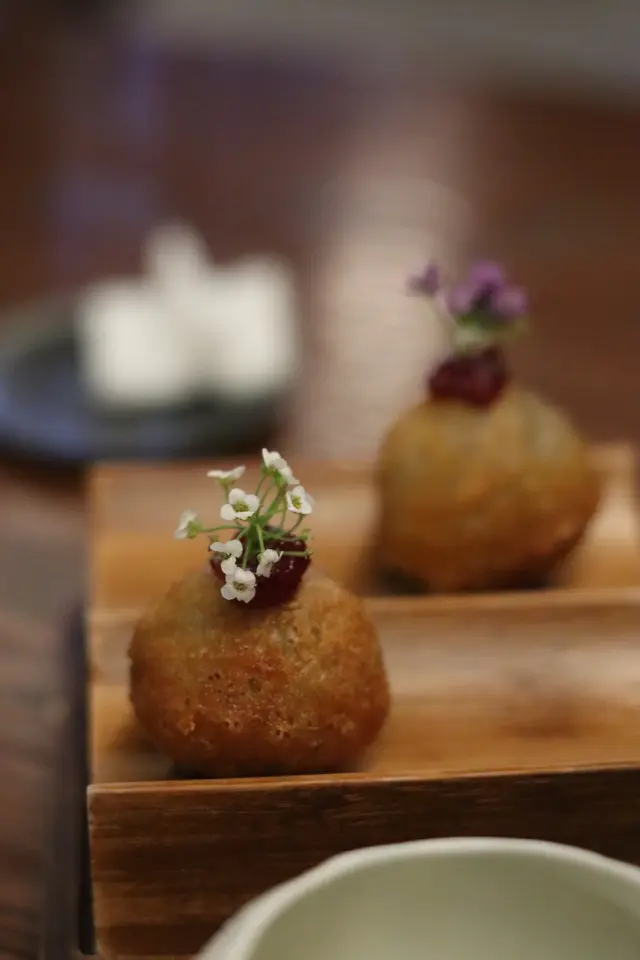 Rösti / Lardo / Lingonberry