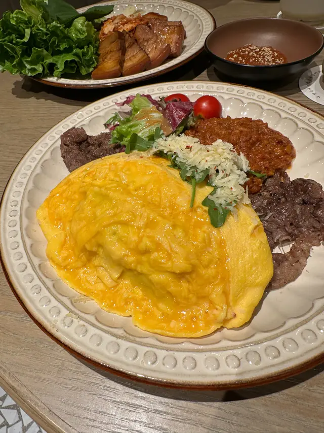 肉醬牛胸肉蛋包飯